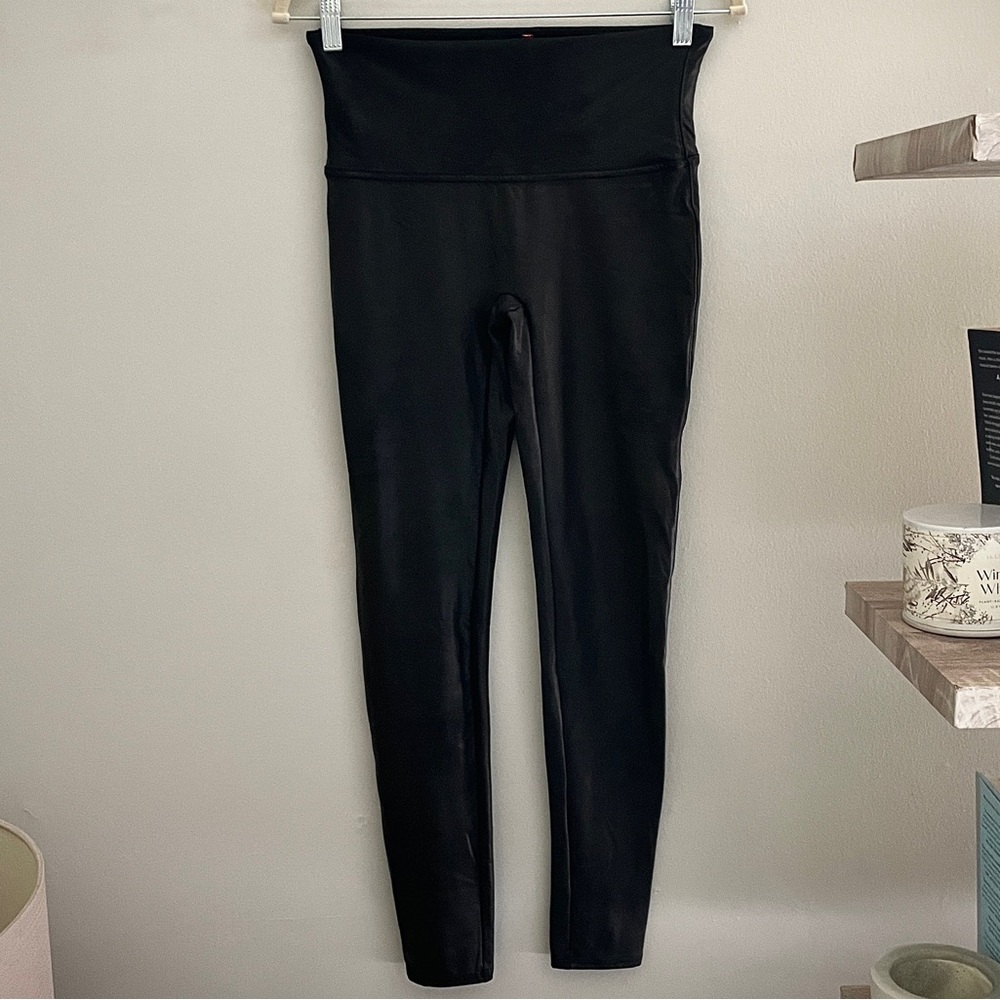 New SPANX Faux Leather Like Leggings - Picture 2 of 5